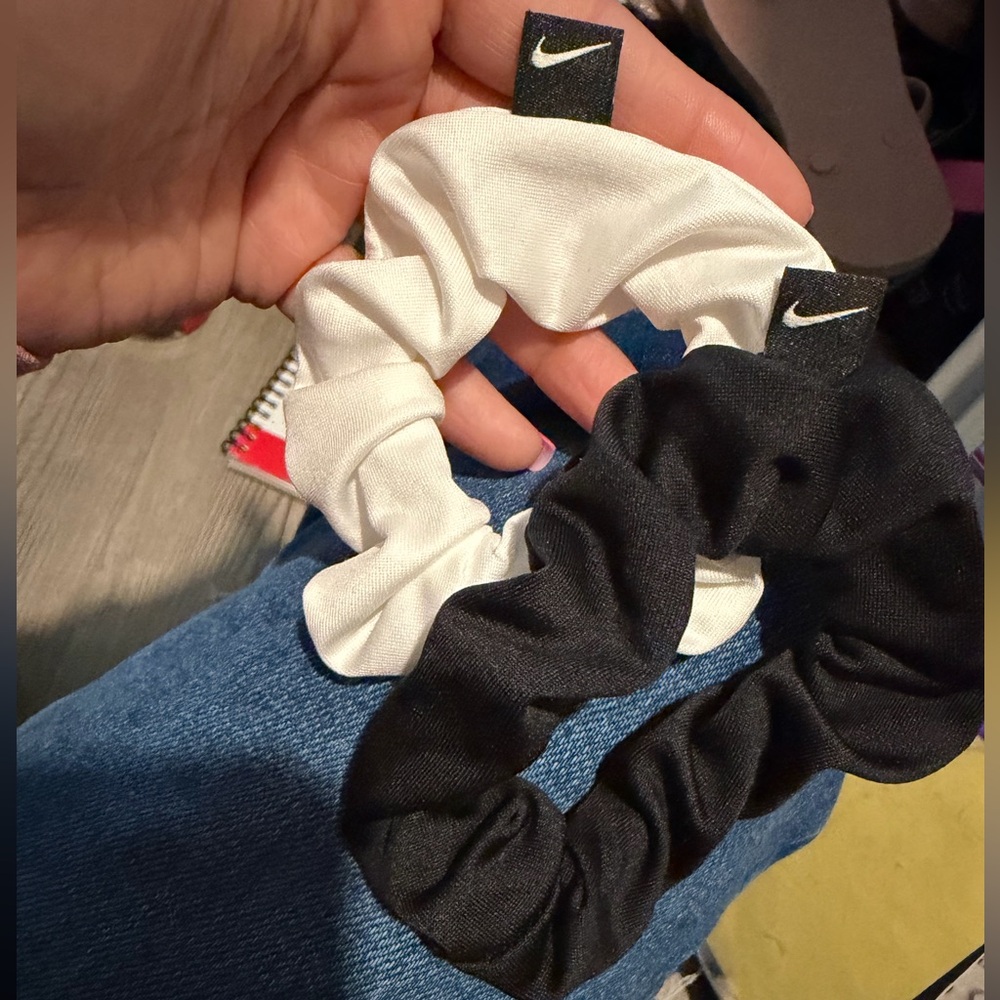 Nike Black and White Hair Scrunchies